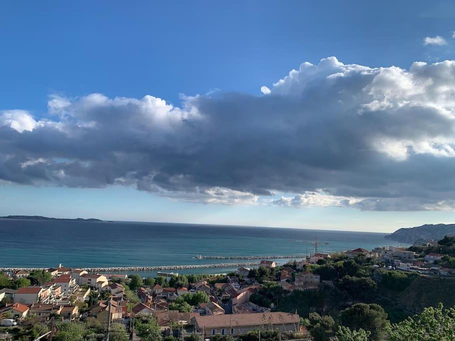 Superbe Terrasse Avec Vue Panoramique Sur La Mer มาร์กเซย ภายนอก รูปภาพ